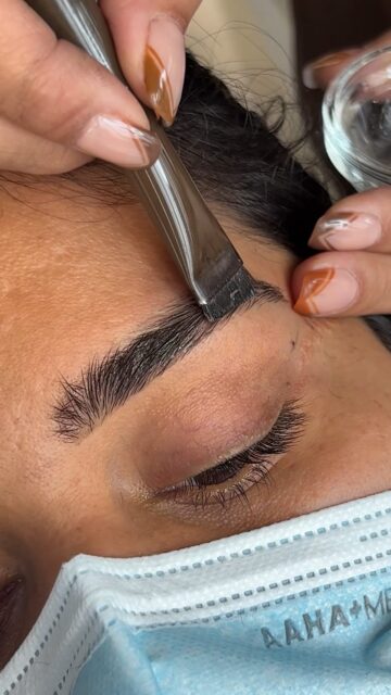 A little brow tint can honestly make such a huge difference 🤎 
Especially if your brows are uneven, slightly sparse, or lacking definition.

Even naturally darker brows can benefit from tint — not to make them darker, but to create more fullness, balance, and structure.

In this transformation, I reshaped her brows with face mapping, threading, and customised tint to softly enhance her natural brows while keeping them looking realistic and flattering.

And the best part? It’s temporary, low maintenance, and fades gradually over time ✨ 

#samisbrowandlashes #transformation #browtint #browcode